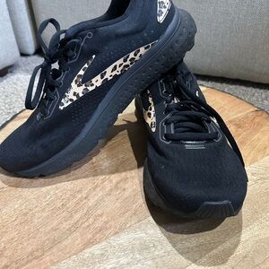 Brooks Women's Black Running Shoes with Leopard Accent Glycerin 18
